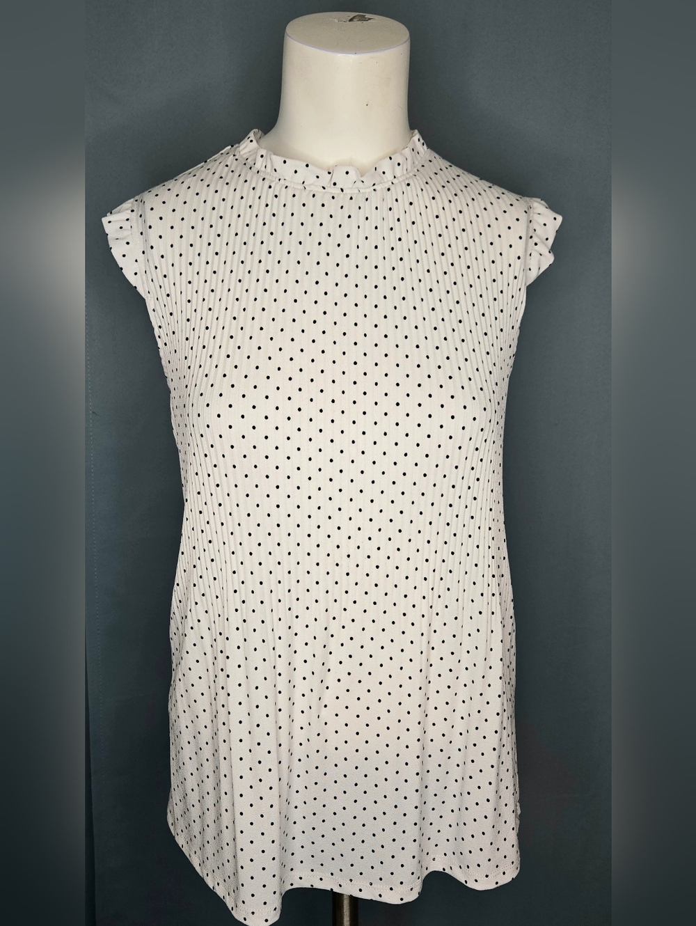 Adrianna Papell Polka Dot Plissé Flutter Sleeve Mock Neck Top Size S‎ NWOT